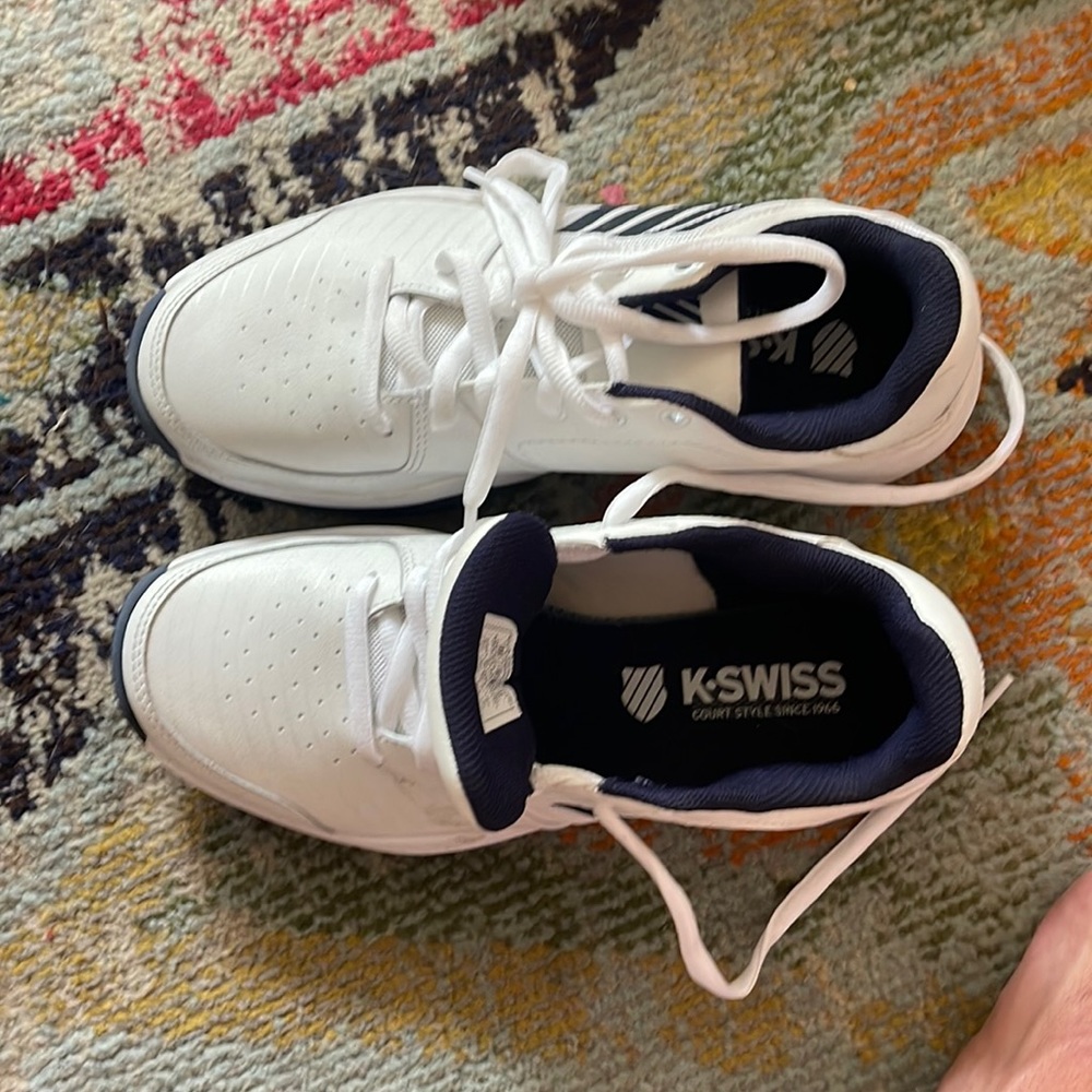 Tennis shoes size 8